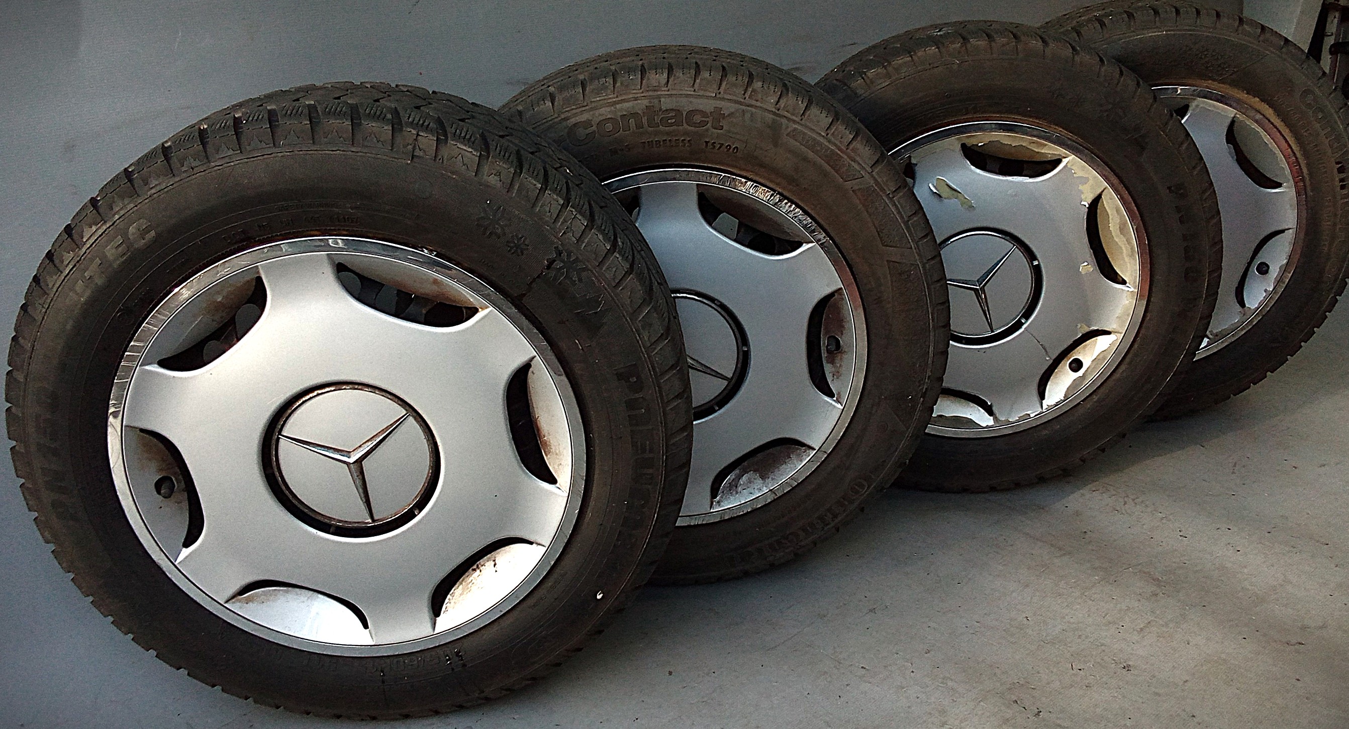 Mercedes W202 C-Klasse Stahlfelgen + Winterreifen + Radkappen 205 60 R15 95H #XH