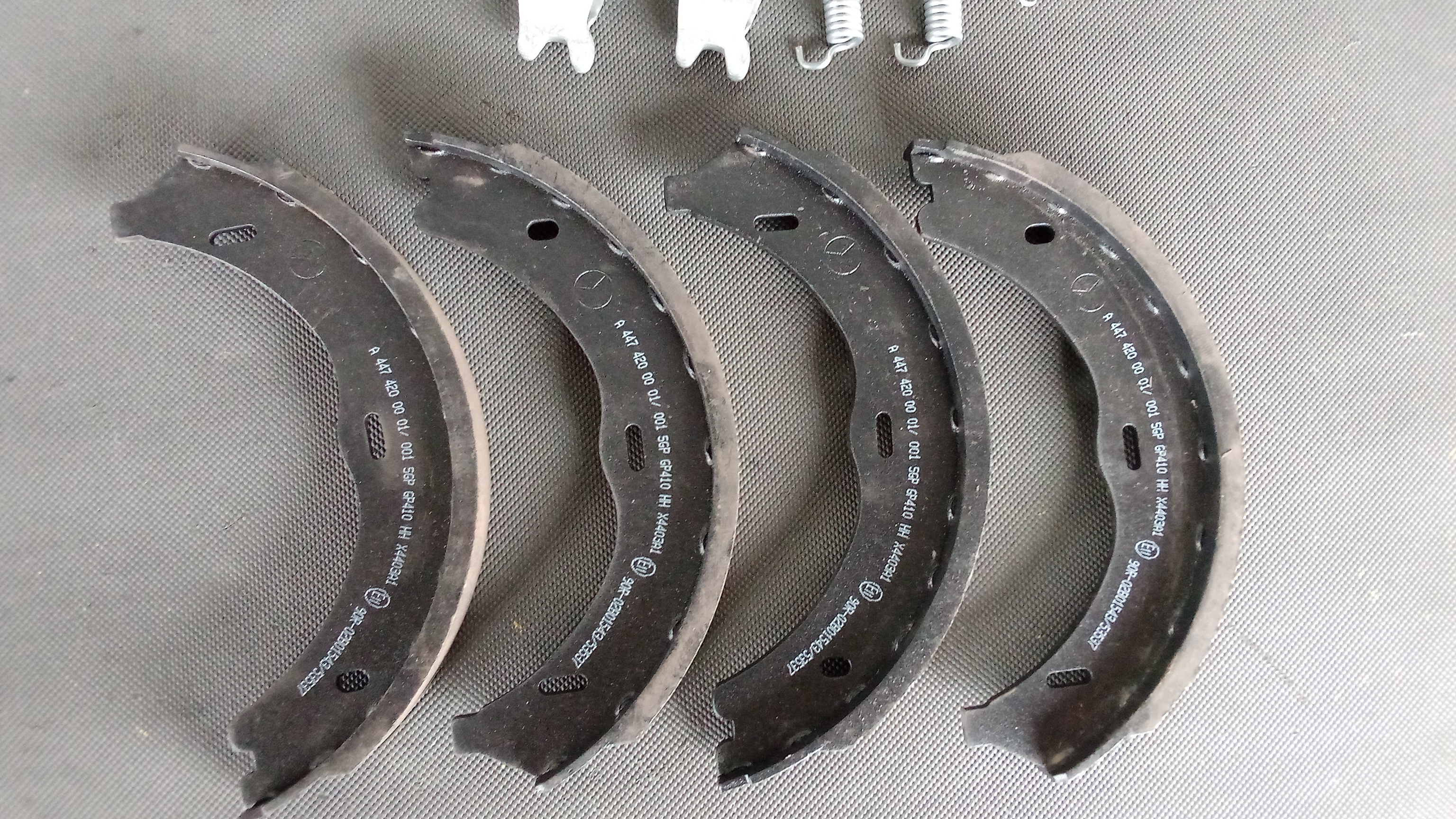 A6394200220 A4474200001 Mercedes W639 W447 Bremsbeläge Hinten