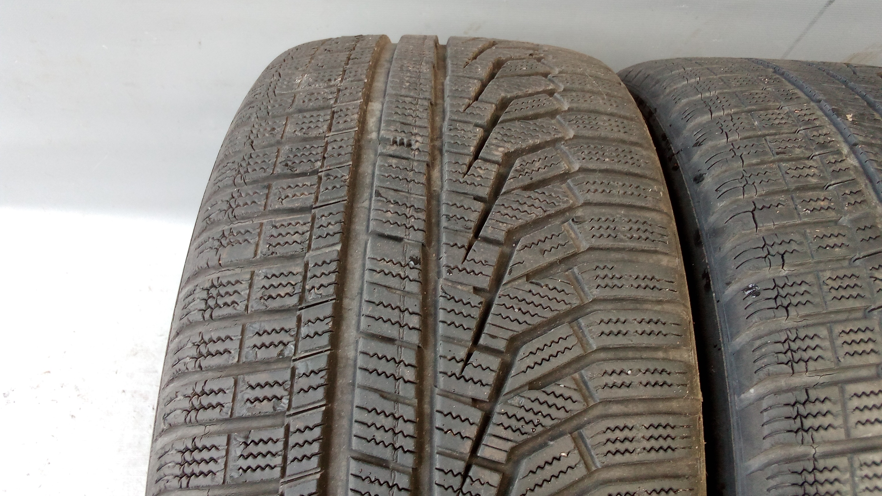 Hankook Winterreifen 255 40 R19 100V / i Cept Evo2 / 6mm + 5mm #Xi
