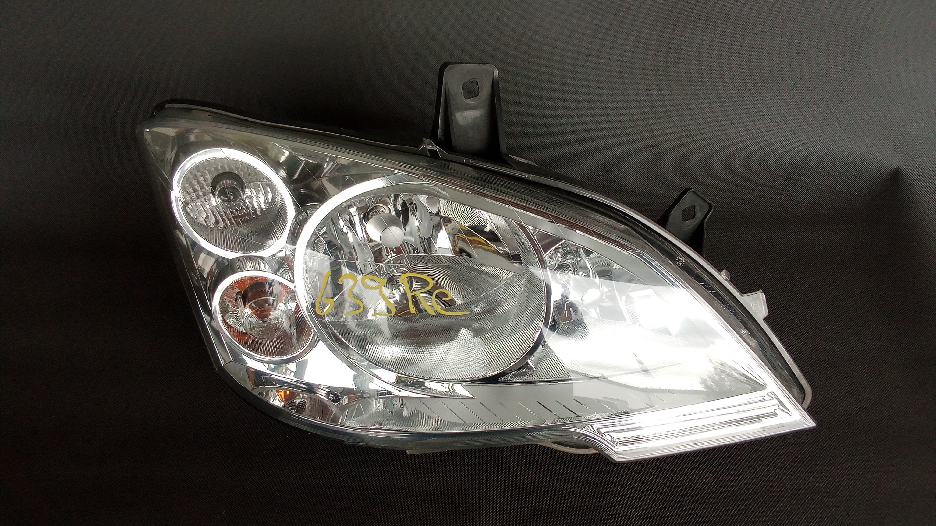 Mercedes W639 Viano Vito Scheinwerfer Lampe Rechts MOPF / H7 / A6398201961 / 1EG 009.627-02