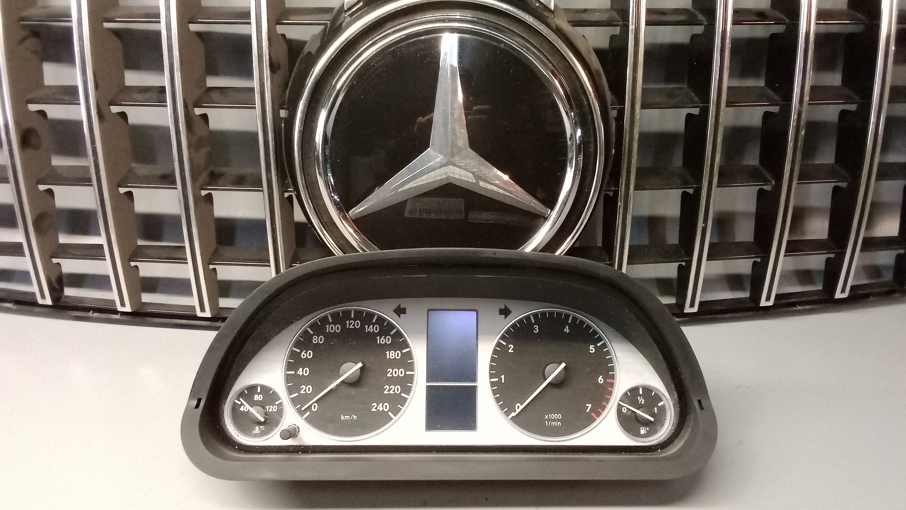 A1695400448 A1694400411 Mercedes W245 B-Klasse Kombiinstrument Tacho ##9