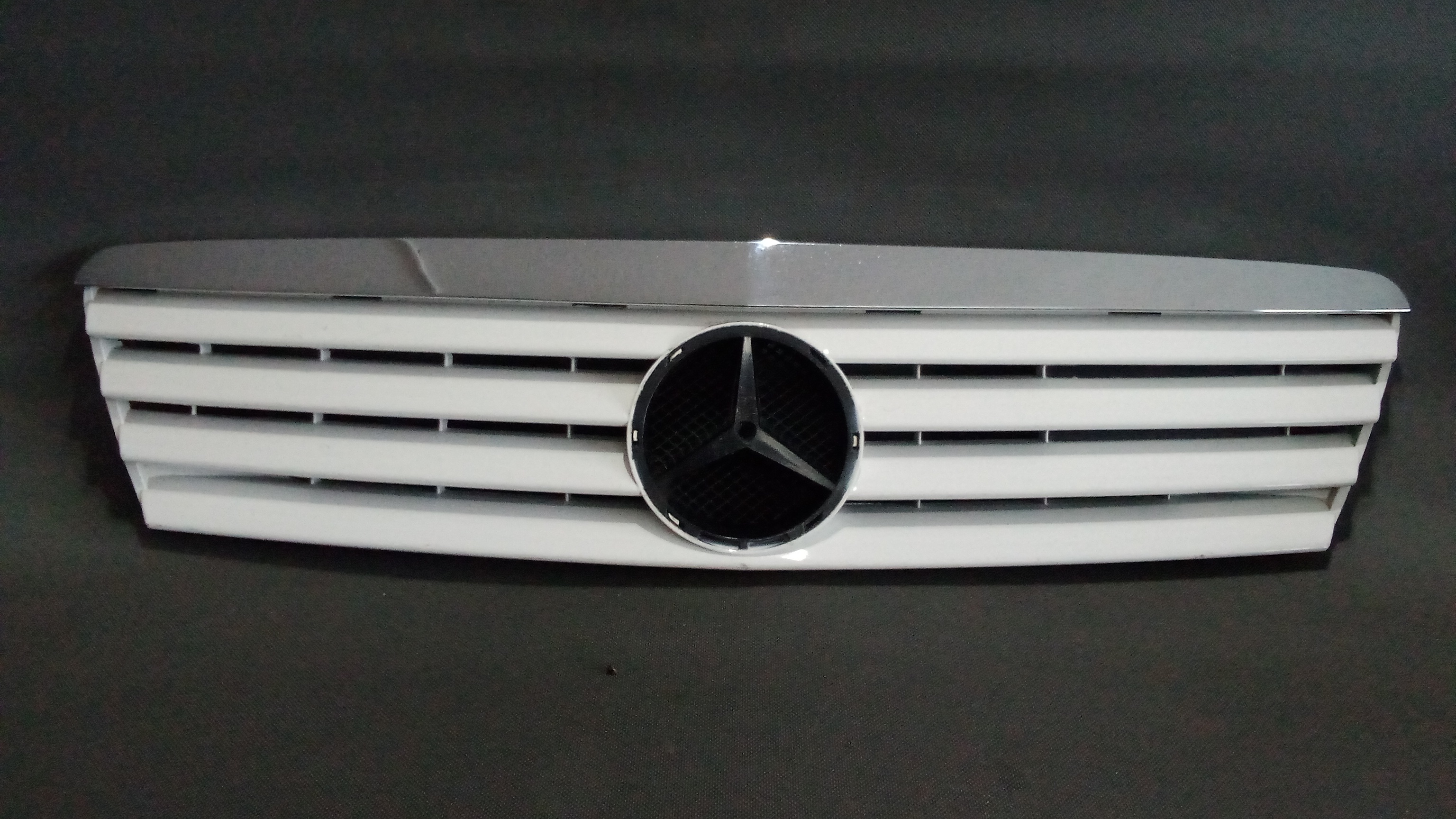 A1688801283 / A1688880360 Grill Kühlergrill Weiss Mercedes W168 A-Klasse