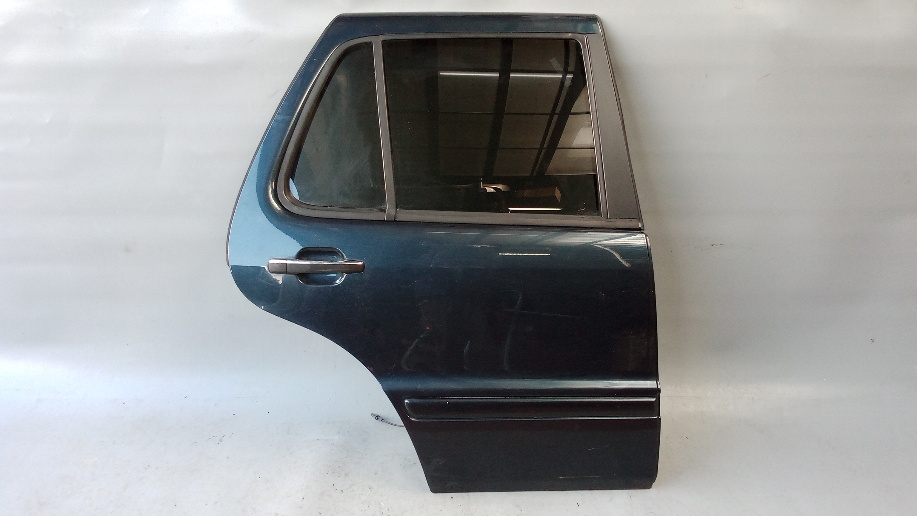 A1637301605 189 Smaragdschwarz W163 M-Klasse ML Fondtür Tür Hinten Rechts #80