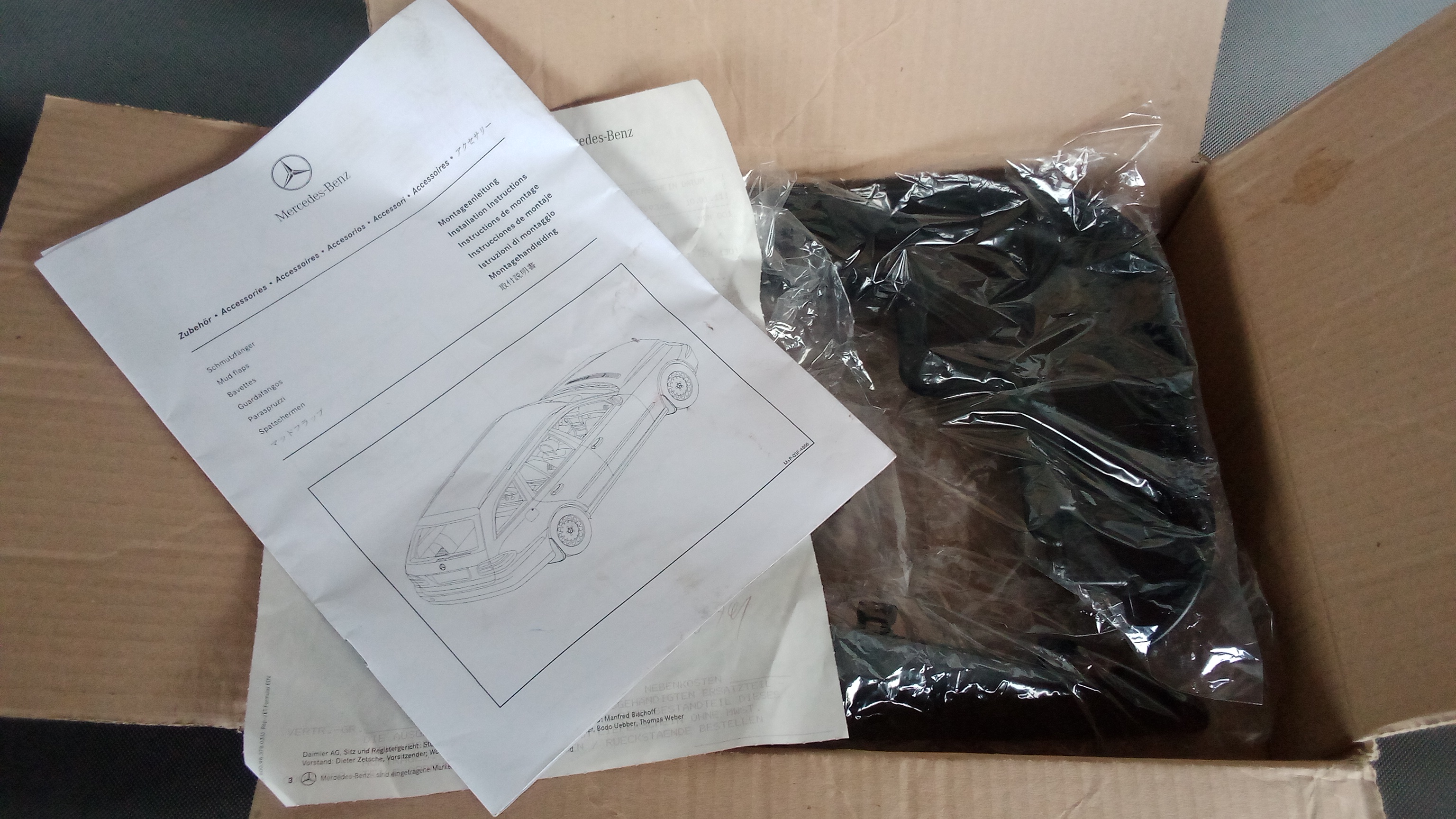 Mercedes E-Klasse W211 Schmutzfänger Spritzlappen Vorne B6 6 52 8216  B66528216
