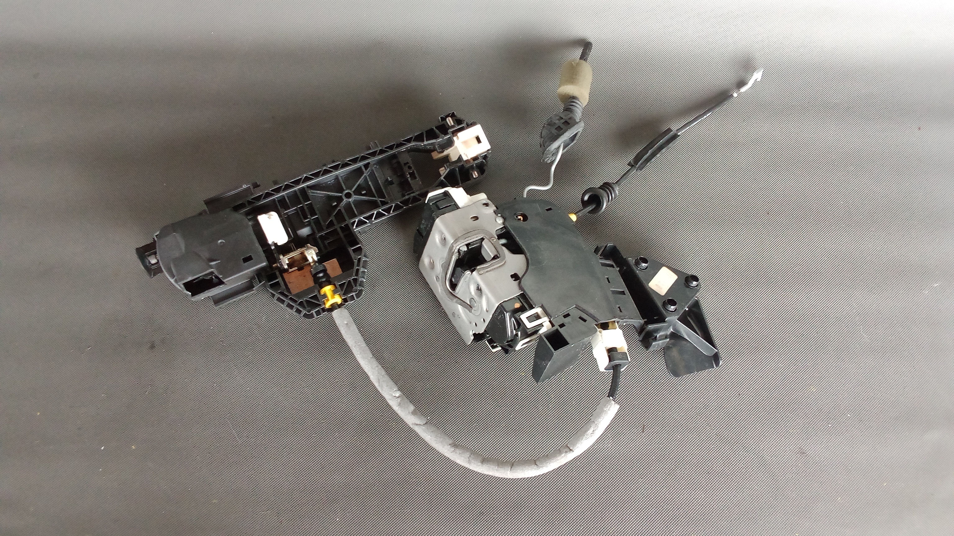 A0997200135 A2047201535 Mercedes W204 C-Klasse Türschloss Schloss Vorne Links #4