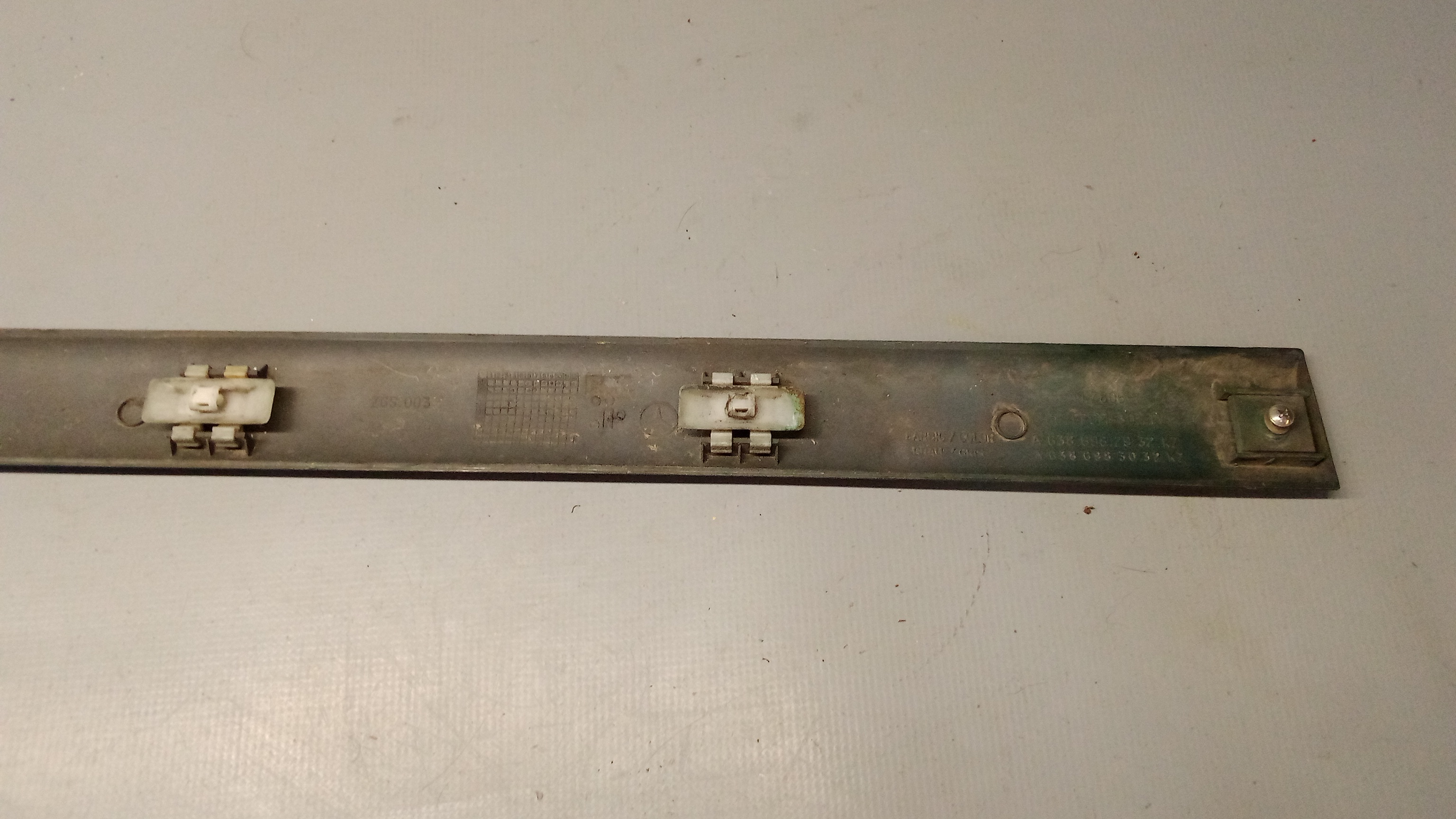 A6386982932 A6386983032 Mercedes W638 Vito Blende Leiste Links Fahrertür #38