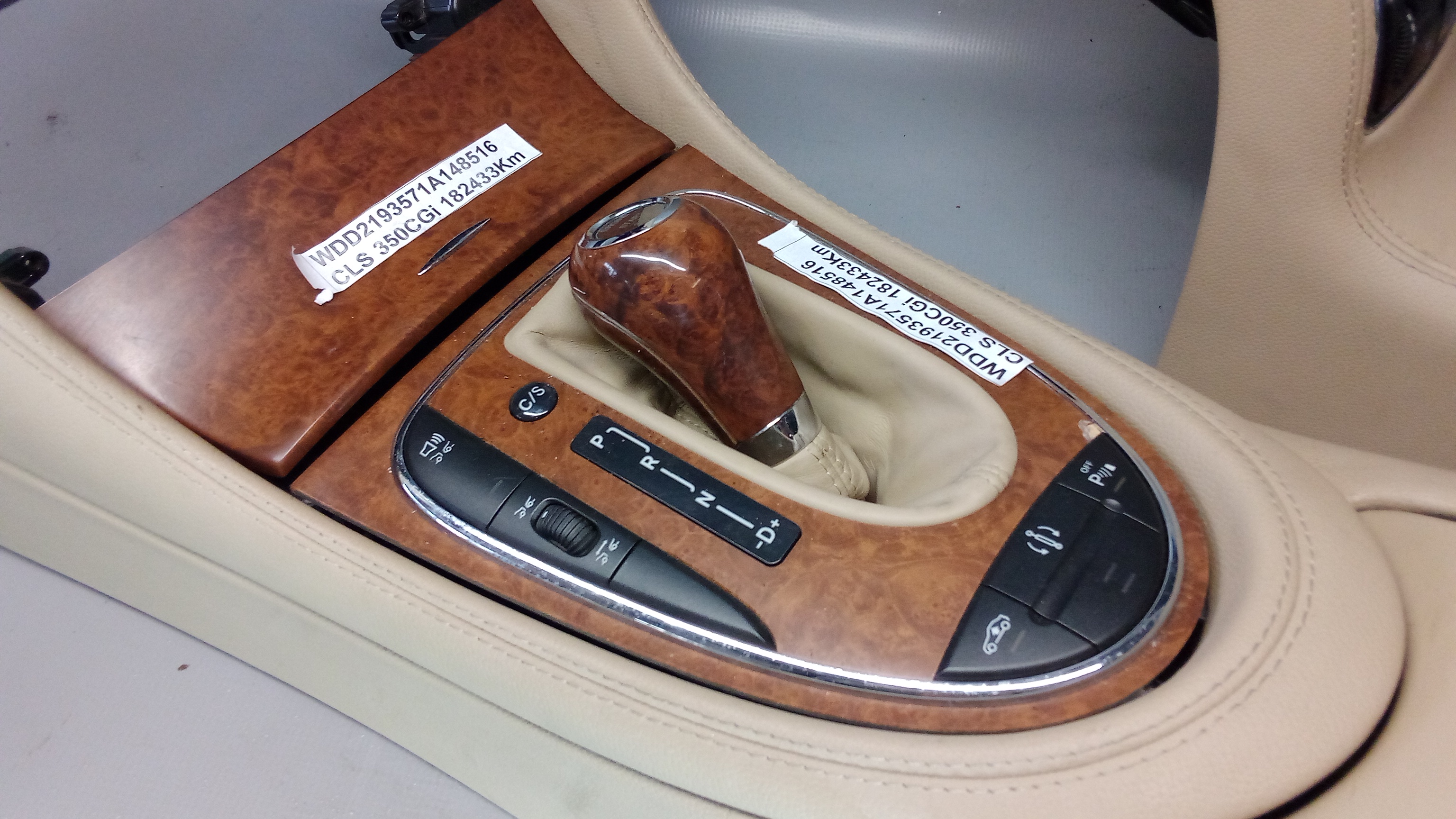 A2196800510 A2192671210 Mercedes W219 Mittelarmlehne Start Stop #25