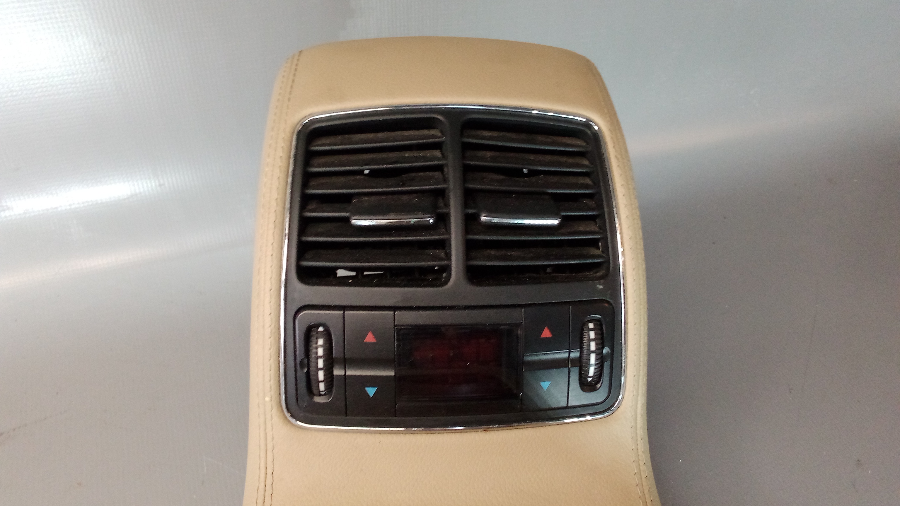 A2196800510 A2192671210 Mercedes W219 Mittelarmlehne Start Stop #25
