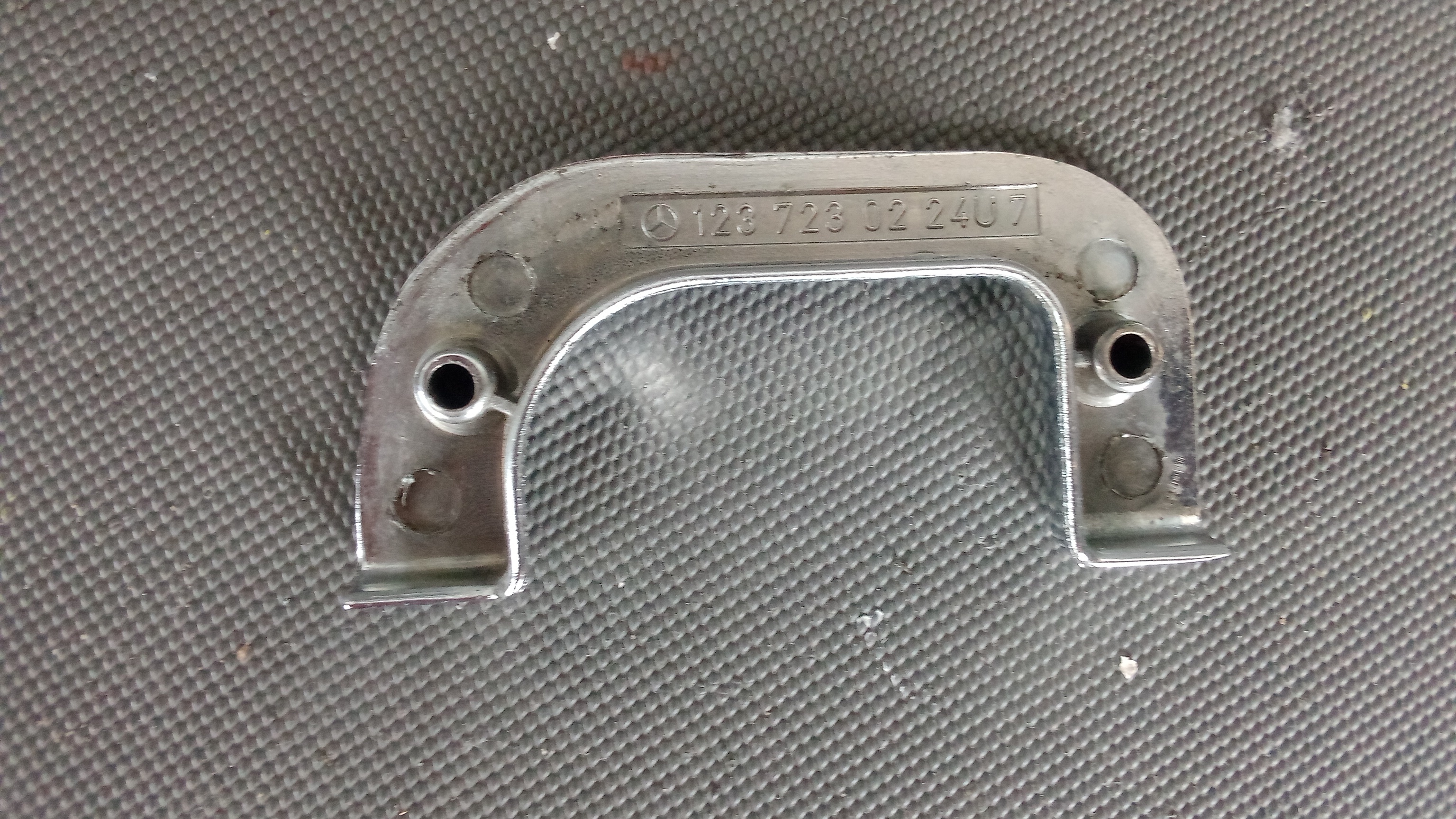 A1237230224 Mercedes W107 W123 W126 S-Klasse Abdeckkappe Rechts Chrom