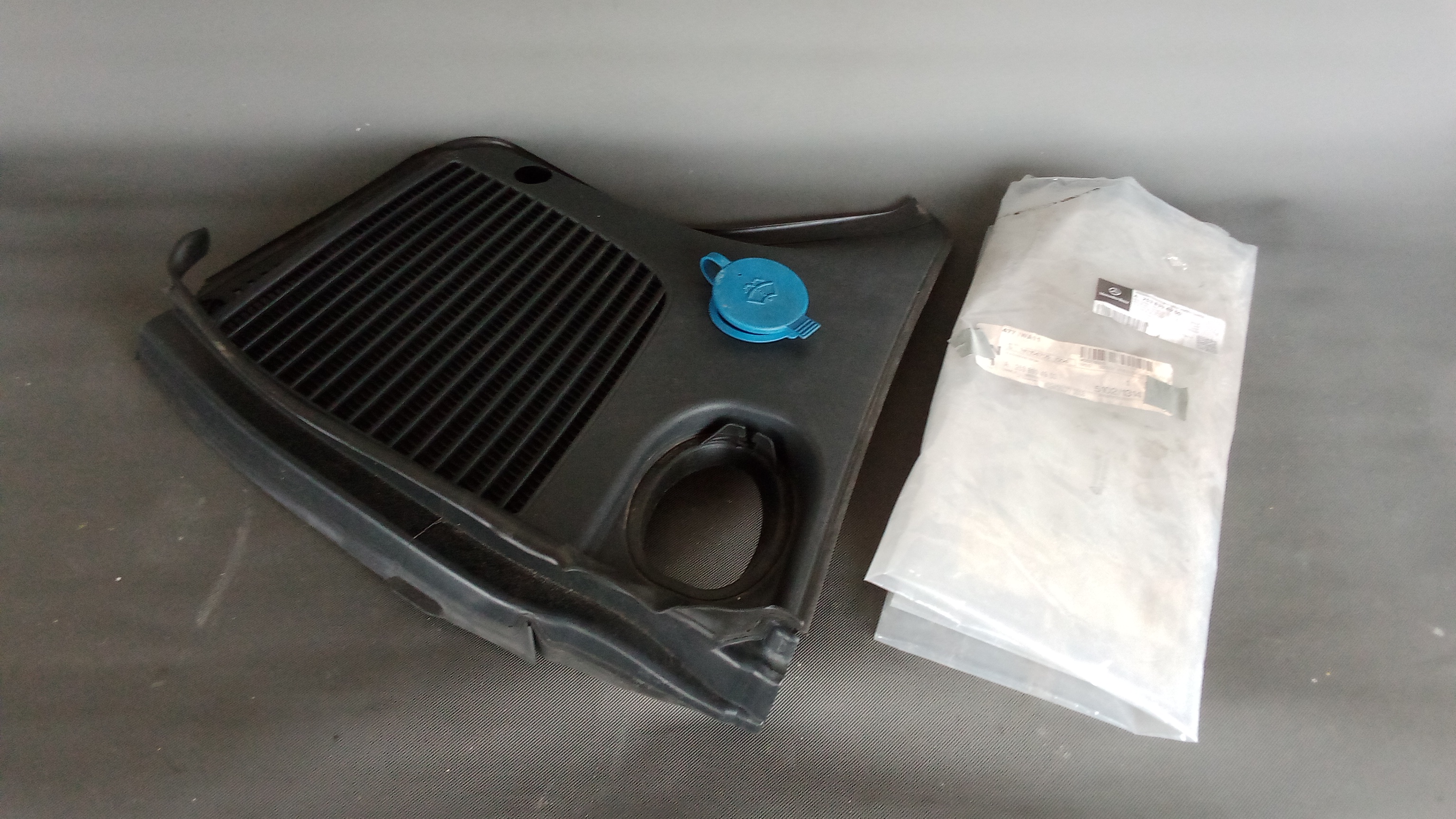 A2538304900 Mercedes C253 GLC N293 EQC Wasserableiter Links #Ci
