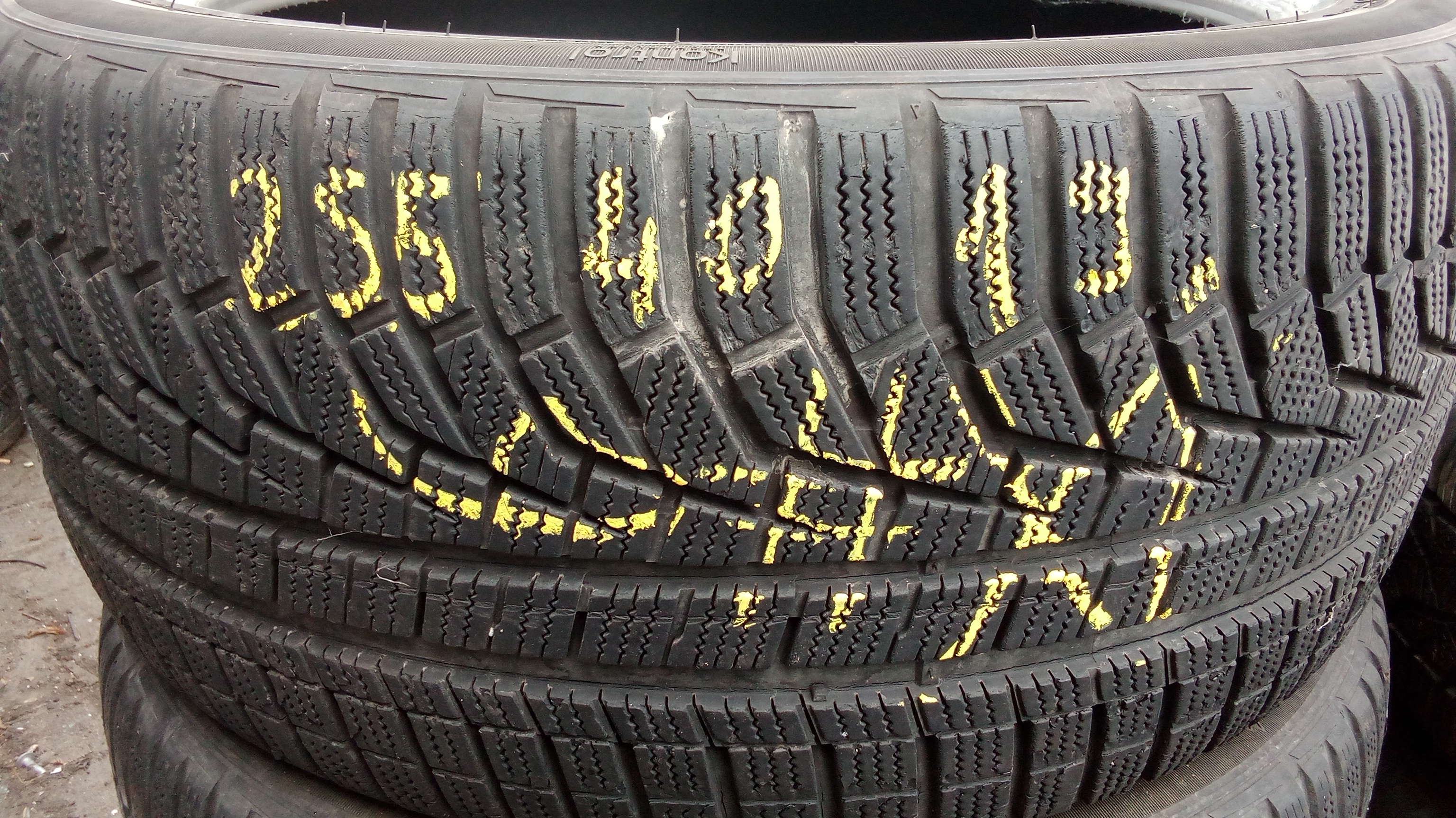 Hankook Winterreifen 255 40 R19 100V / i Cept Evo2 / 6mm + 5mm #Xi
