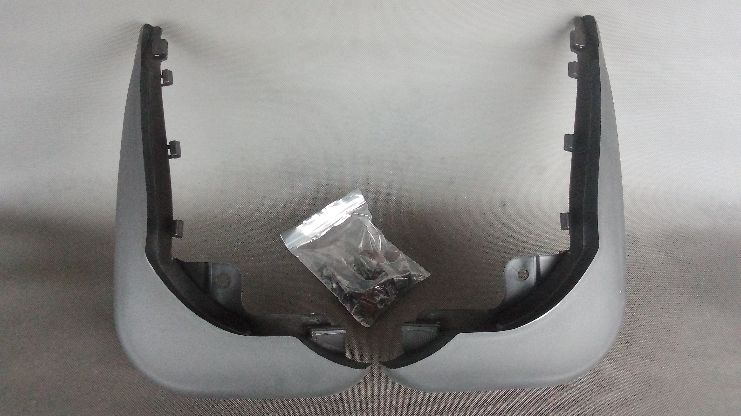 Mercedes E-Klasse W211 Schmutzfänger Spritzlappen Vorne B6 6 52 8216  B66528216