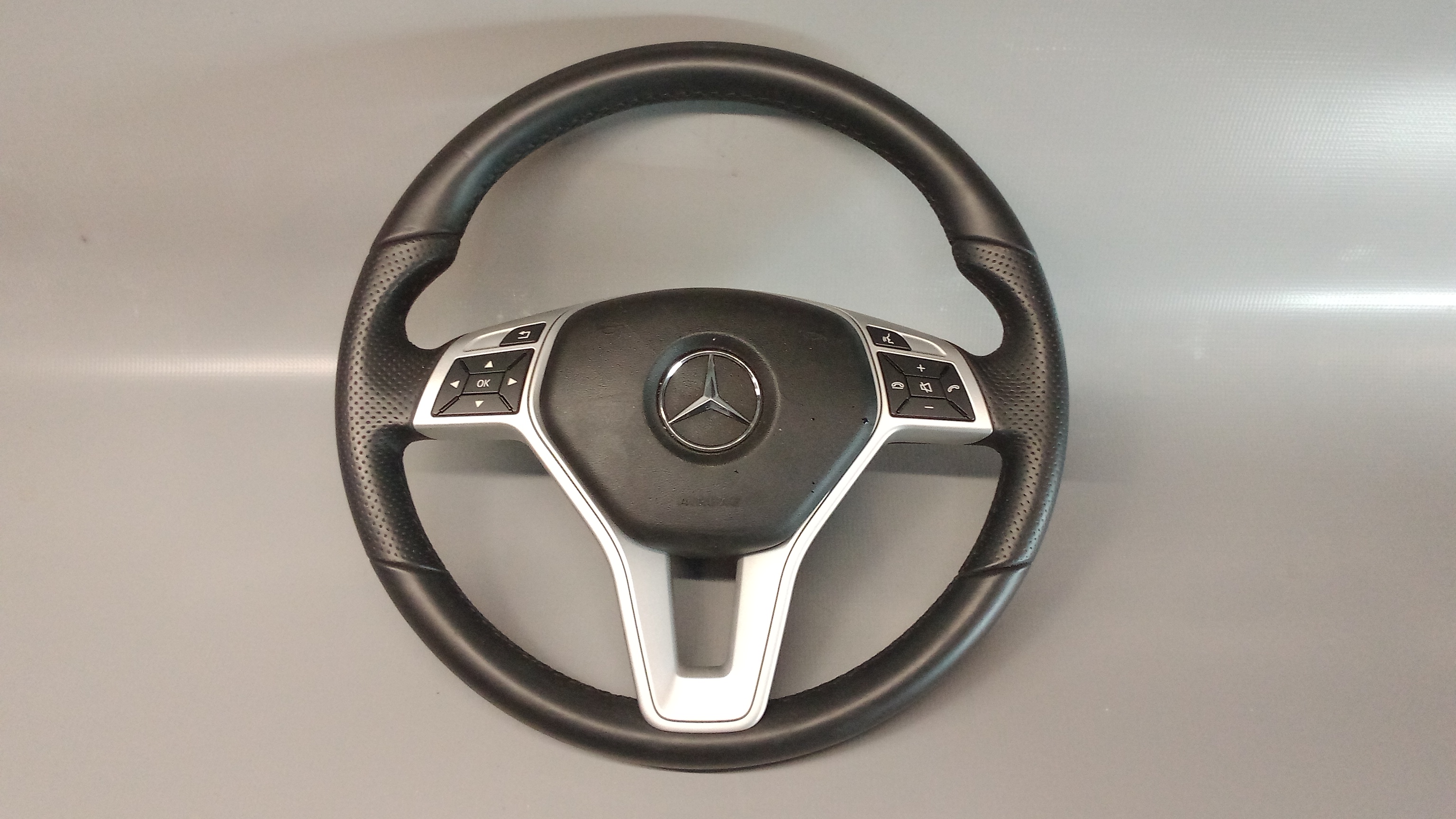 A2184600618 A2188602102 A0008605103 9116 Mercedes C218 C207 W204 Lenkrad Schwarz #F8