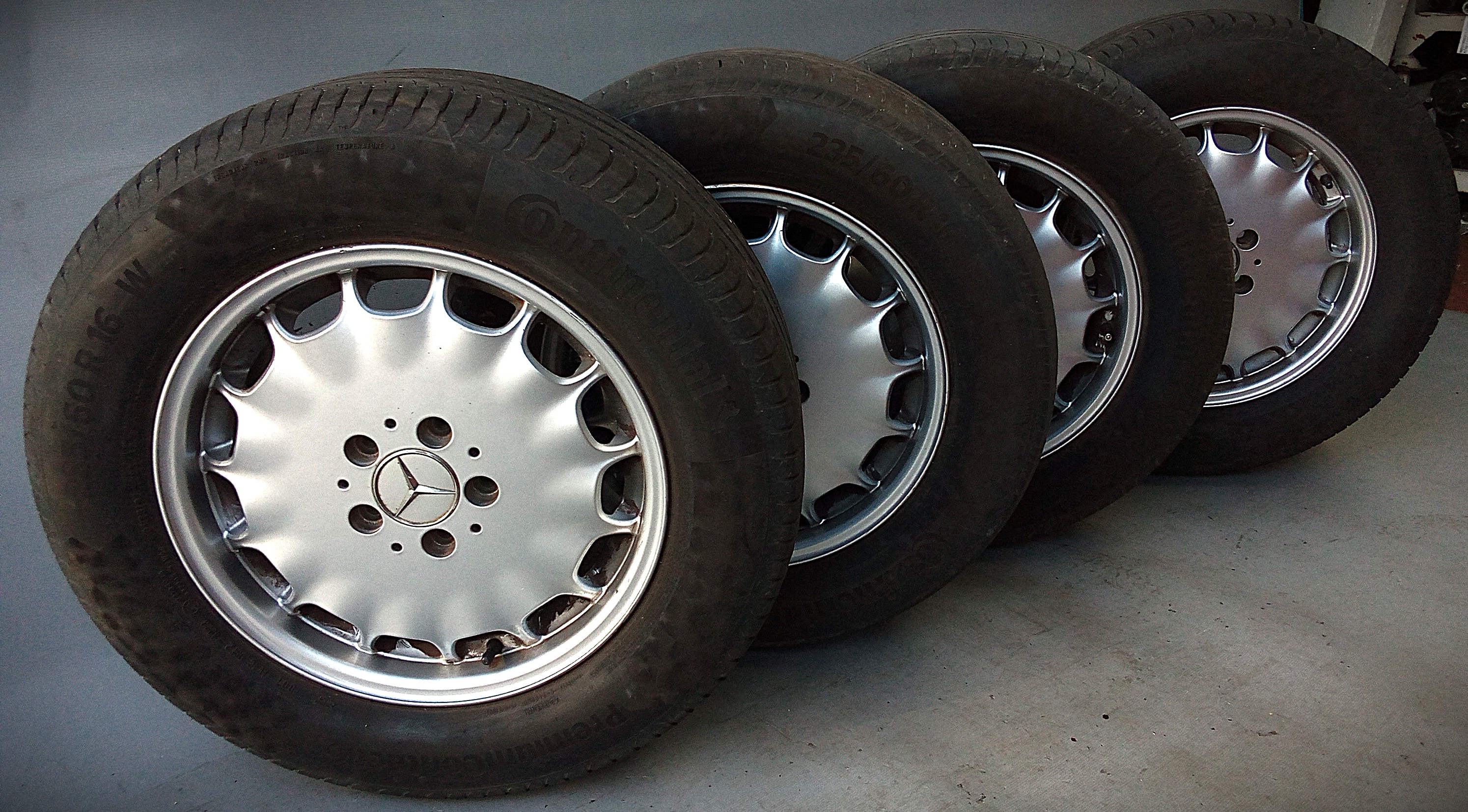 A1404011002 Mercedes W221 S-Klasse Alufelgen Sommerreifen 235 60 R16 100W #XG