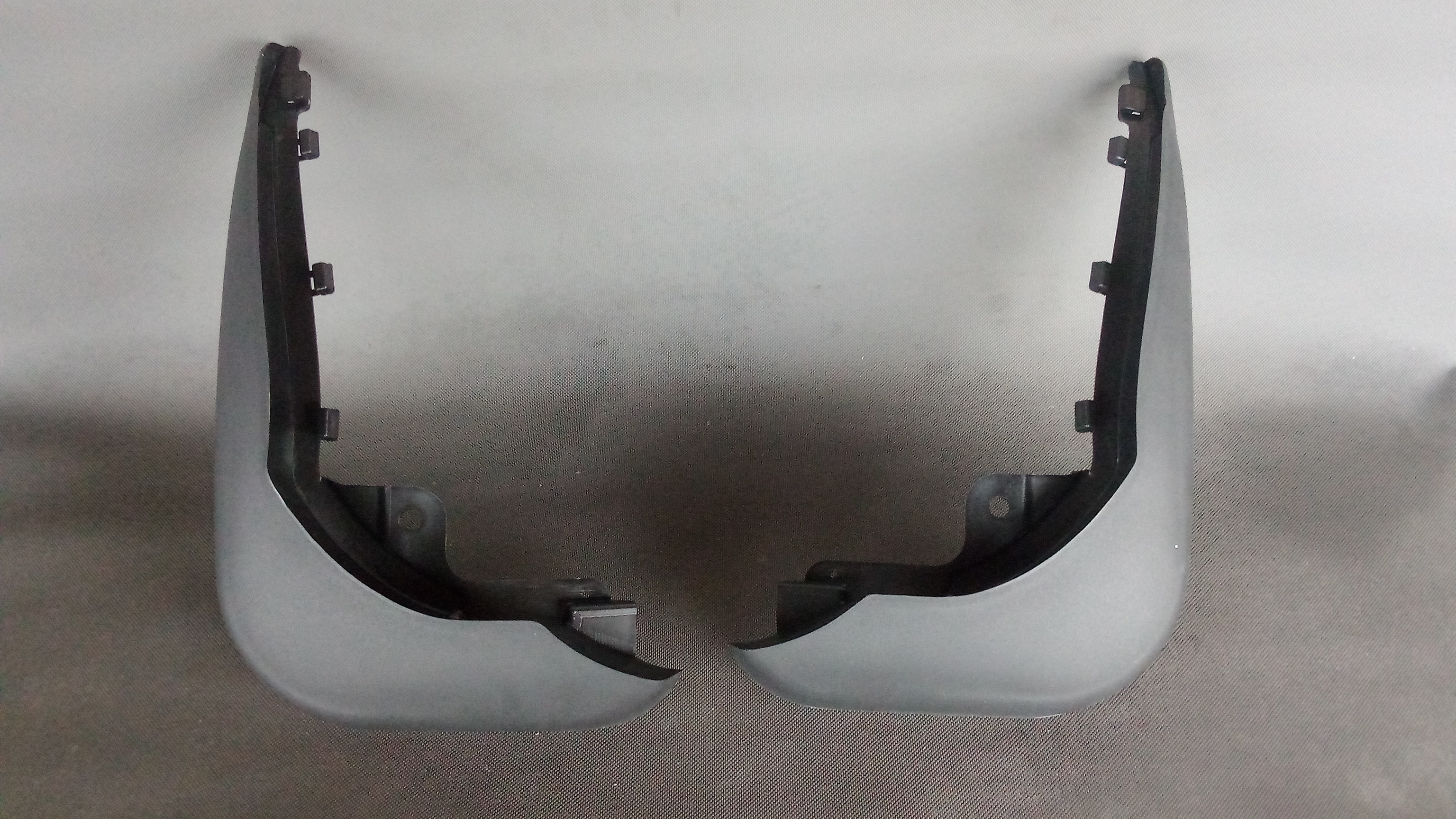 Mercedes E-Klasse W211 Schmutzfänger Spritzlappen Vorne B6 6 52 8216  B66528216
