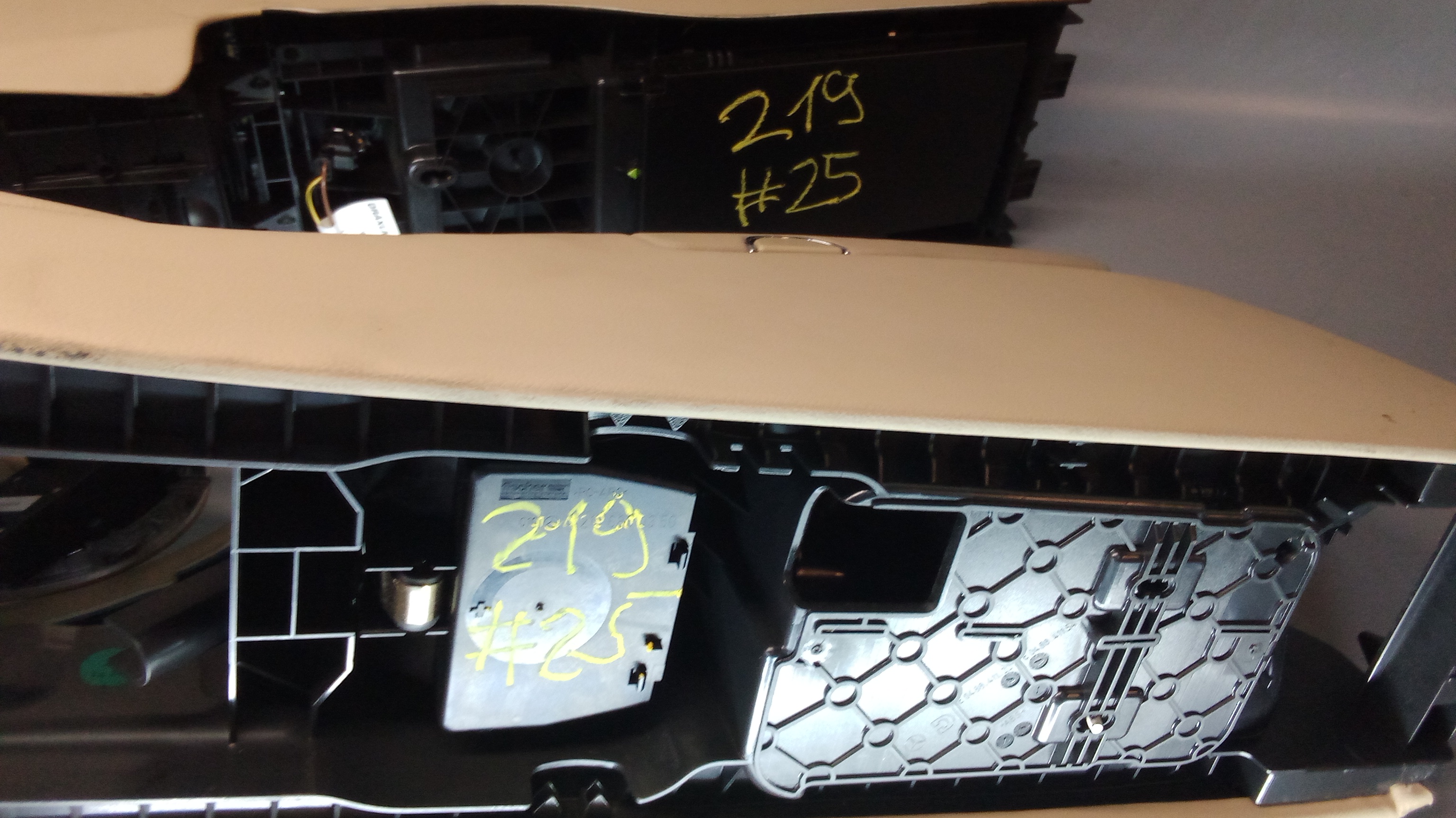A2196800510 A2192671210 Mercedes W219 Mittelarmlehne Start Stop #25