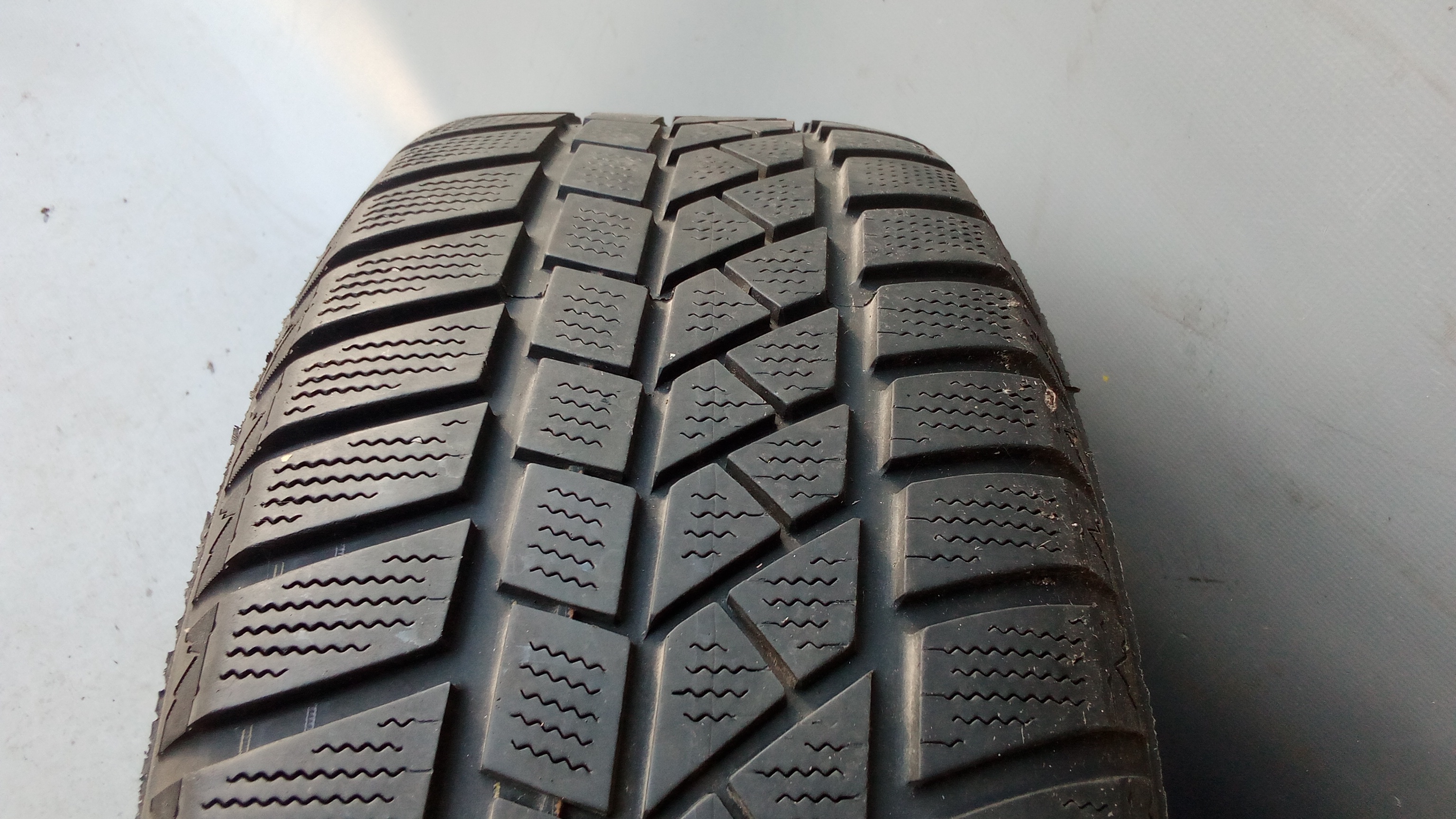 Mercedes W202 C-Klasse Stahlfelgen + Winterreifen + Radkappen 205 60 R15 95H #XH