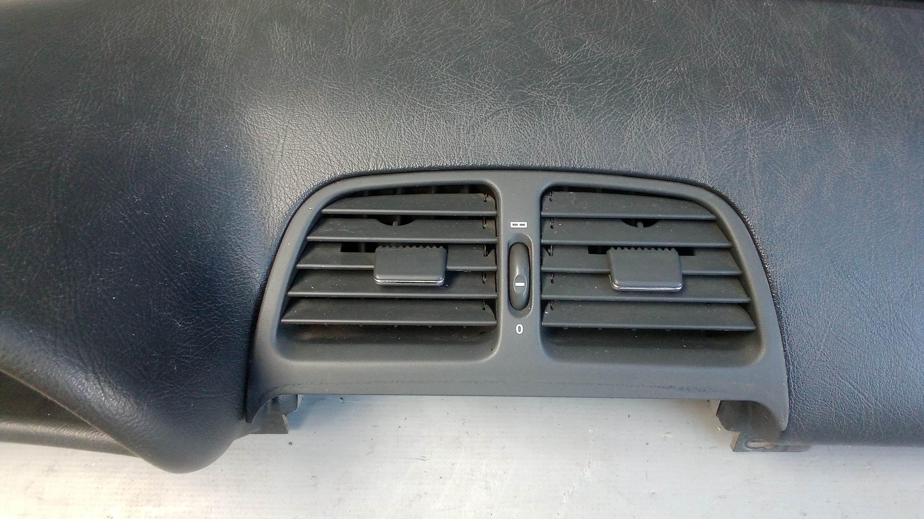 A2086802087 A2088300354 Mercedes W208 CLK Armaturenbrett Cockpit #K2